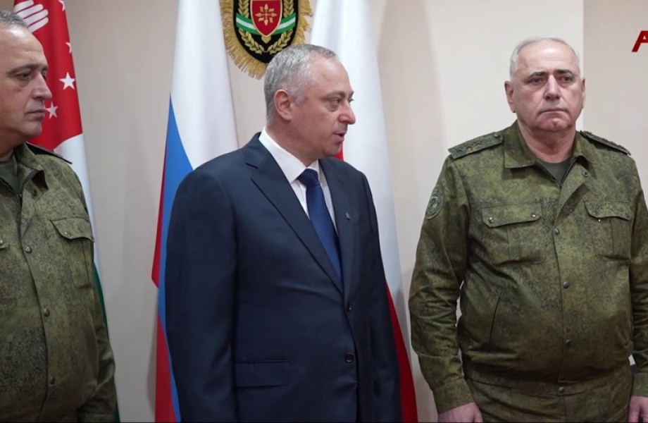 Президент РА Бадра Гунба представил командному составу МО нового министра Беслана Цвижба