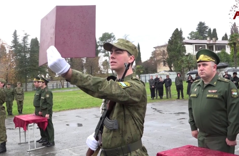 Иахьа Атәылахьчара аминистрраҟны арра-маҵзура ахысра иазыхиоу аҿар ҭоуба шьҭарҵеит