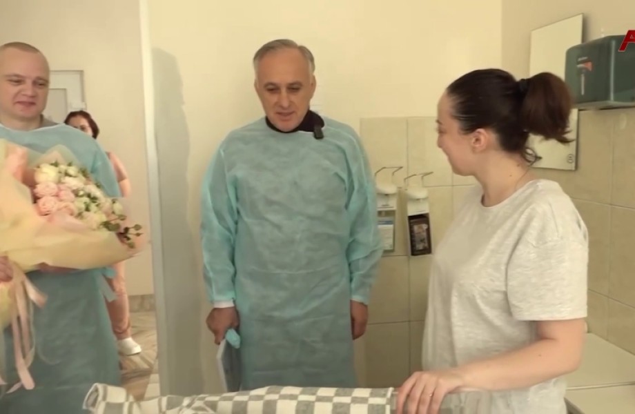 Новорожденный Нестор Эшба стал первым сухумцем в 2026 г.