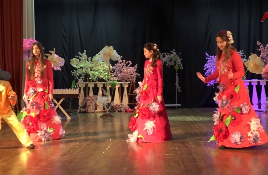 В Абхазской государственной филармонии прошел спектакль «Незнайка» по мотивам Николая Носова