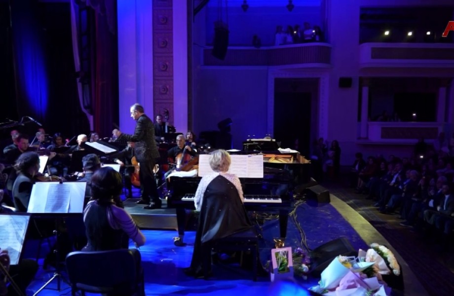 В Абхазской госфилармонии прошел юбилейный концерт, посвященный 10-летию Piano Duo & Orchestra