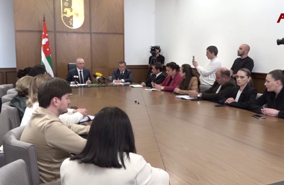 В администрации Президента прошла первая пресс-конференция Бадры Гунба