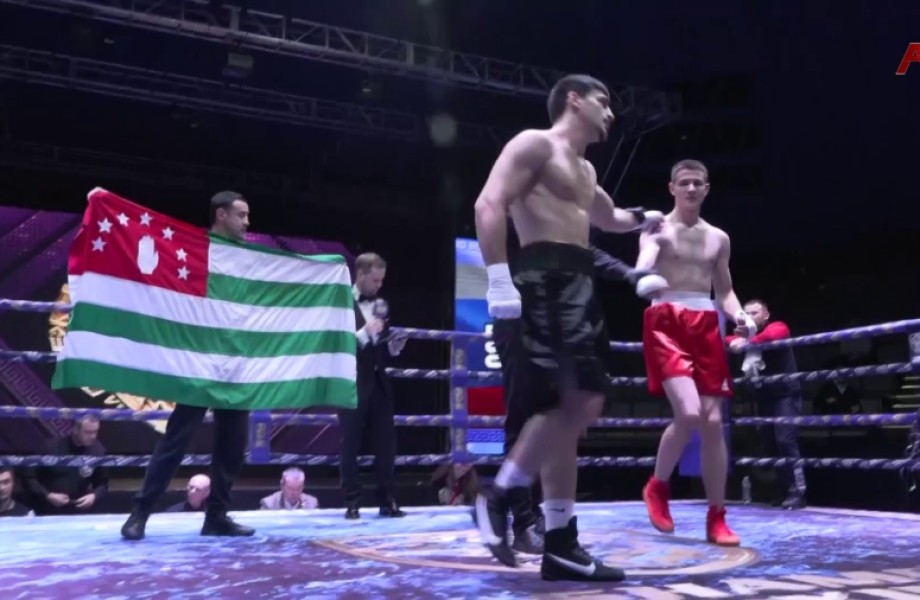 К.Барцыци Д.Ҧалаванӡиеи аиааира ргеит апрофессионалтә бокстә хәылҧаз аҟны