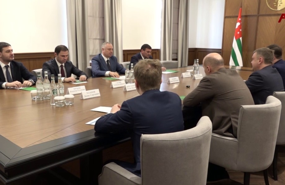 Бадра Гунба встретился с делегацией Правительства Санкт-Петербурга