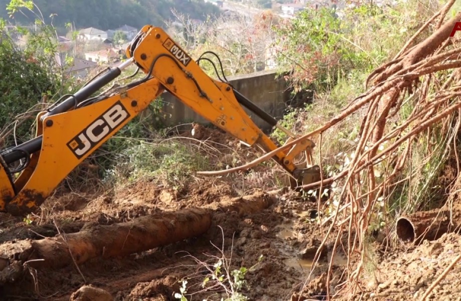 Адгьыл аҳәазара иахҟьаны, аҳҭны қалақь мрагыларатәи ахәҭа ӡыда иаанхеит