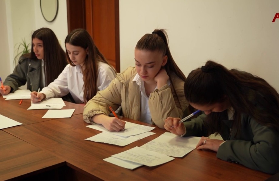 Арҭ амшқәа рзы ауниверситет аҿы факультет цыҧхьаӡа аҧсуа бызшәазы аҳәынҭҧышәарақәа мҩаҧысуеит