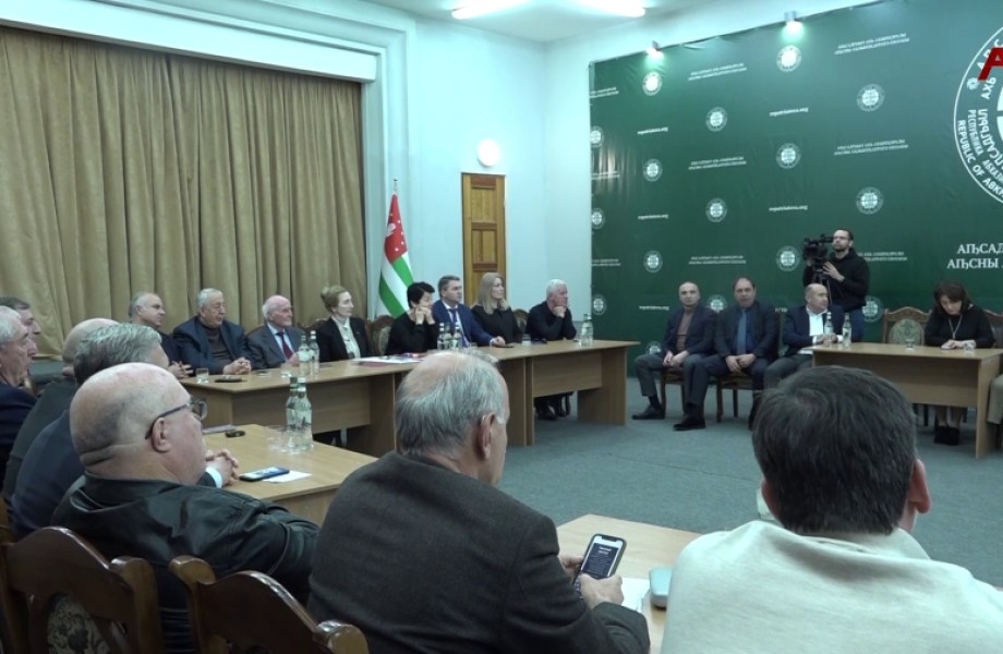 В. Арӡынба игәаларшәара иазкыз ахәылҧаз мҩаҧысит Аҧсадгьы ахь ахынҳәразы аҳәынқарратә еилакы аҿы