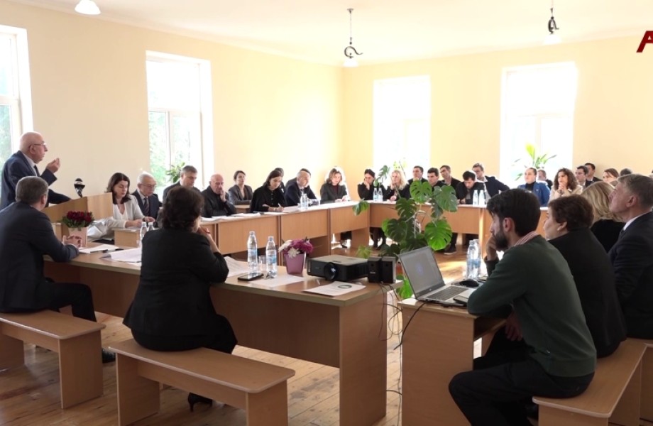 Академик Заур Шьалашьаа игәалашәара аҳаҭыраз имҩаҧган аҭҵаарадырратә сессиа