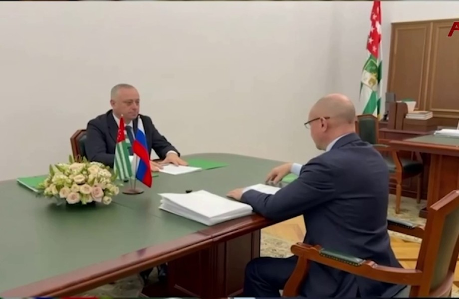 Актуальные вопросы абхазо-российского сотрудничества обсудили Бадра Гунба и Сергей Кириенко