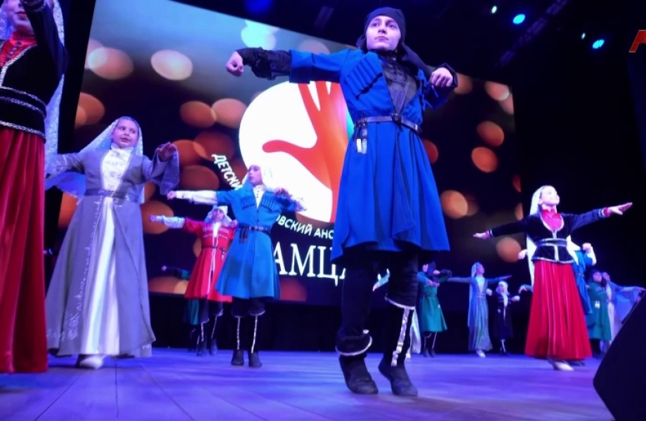 Сольный концерт детского хореографического ансамбля «Амцабз» прошел в Москве
