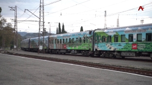 Туристический поезд «Рица» прибыл сегодня утром на железнодорожный вокзал Сухума