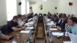 За появление в общественных местах в ненадлежащем виде придется платить штраф