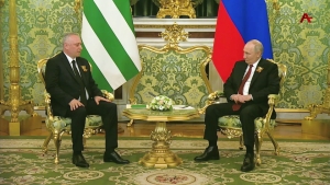 Б.Гунба провел встречу с президентом РФ В. Путиным в рамках визита в честь празднования Дня Победы