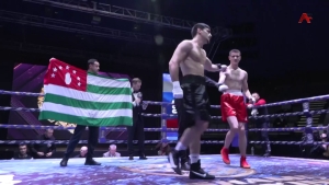 К.Барцыци Д.Ҧалаванӡиеи аиааира ргеит апрофессионалтә бокстә хәылҧаз аҟны