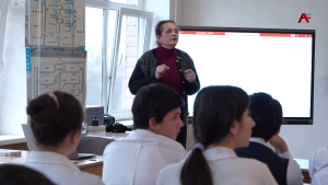 Началась серия профориентационных встреч со школьниками страны