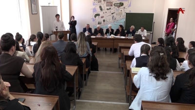 Аҧснытәи аҳәынҭқарратә университет афилологиатә факультет аҟны аҧхьаҩцәа реицлабра мҩаҧысит