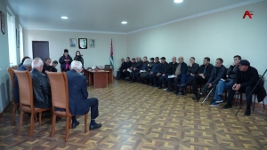 Ақыҭанхамҩа аминистр Беслан Џьопуа дырҧылеит Очамчыра араион ақыҭақәа рхадацәа