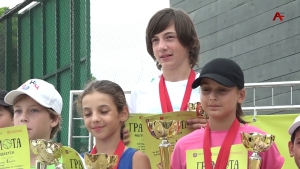 На теннисных кортах клуба "Акуа" в Сухуме завершились детские соревнования по теннису