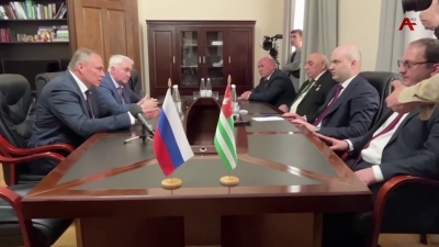Лаша Ашәба дырҧылеит Урыстәылатәи аҳәынҭдума адепутатцәеи Нхыҵ Уаҧстәыла Жәлар Реизара ахантәаҩи
