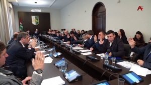 13 вопросов повестки дня рассмотрели депутаты народного Собрания на первом заседании осенней сессии