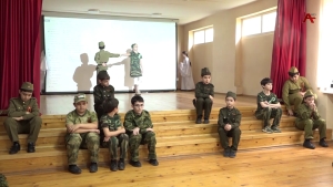 Аҟәатәи актәи абжьаратә ашкол аҿы имҩаҧган акласстә сааҭ Ленинградтәи аблокада агәалашәара иазкны