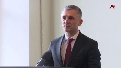 Президент А. Бжания представил активу Гудаутского района и.о. главы администрации Рауля Лолуа