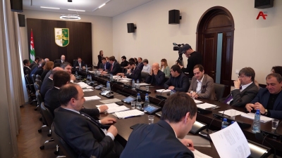 Адепутатцәа ралхразы Аконституциатә закәан аҧсахрақәа алагаланы ирыдыркылеит